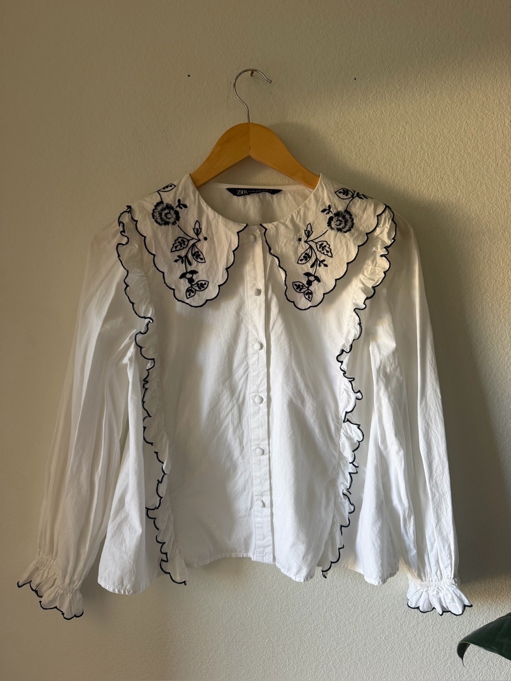 Zara Embroidered White Button-Up Blouse with Scalloped Collar